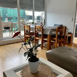 Dachgeschosswohnung Mit Kostenlosem Parkplatz Und Internet! Wiedeń